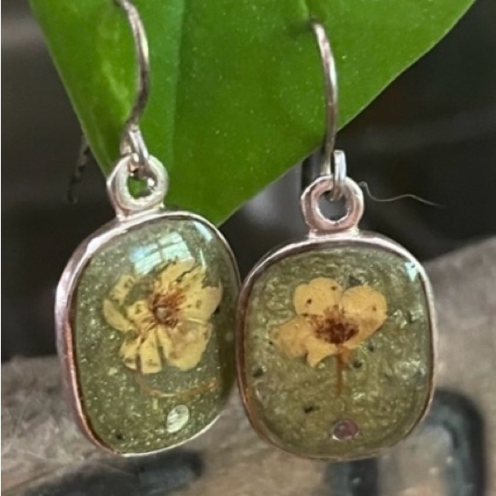 Antique Style Earrings - Picture 2 of 5